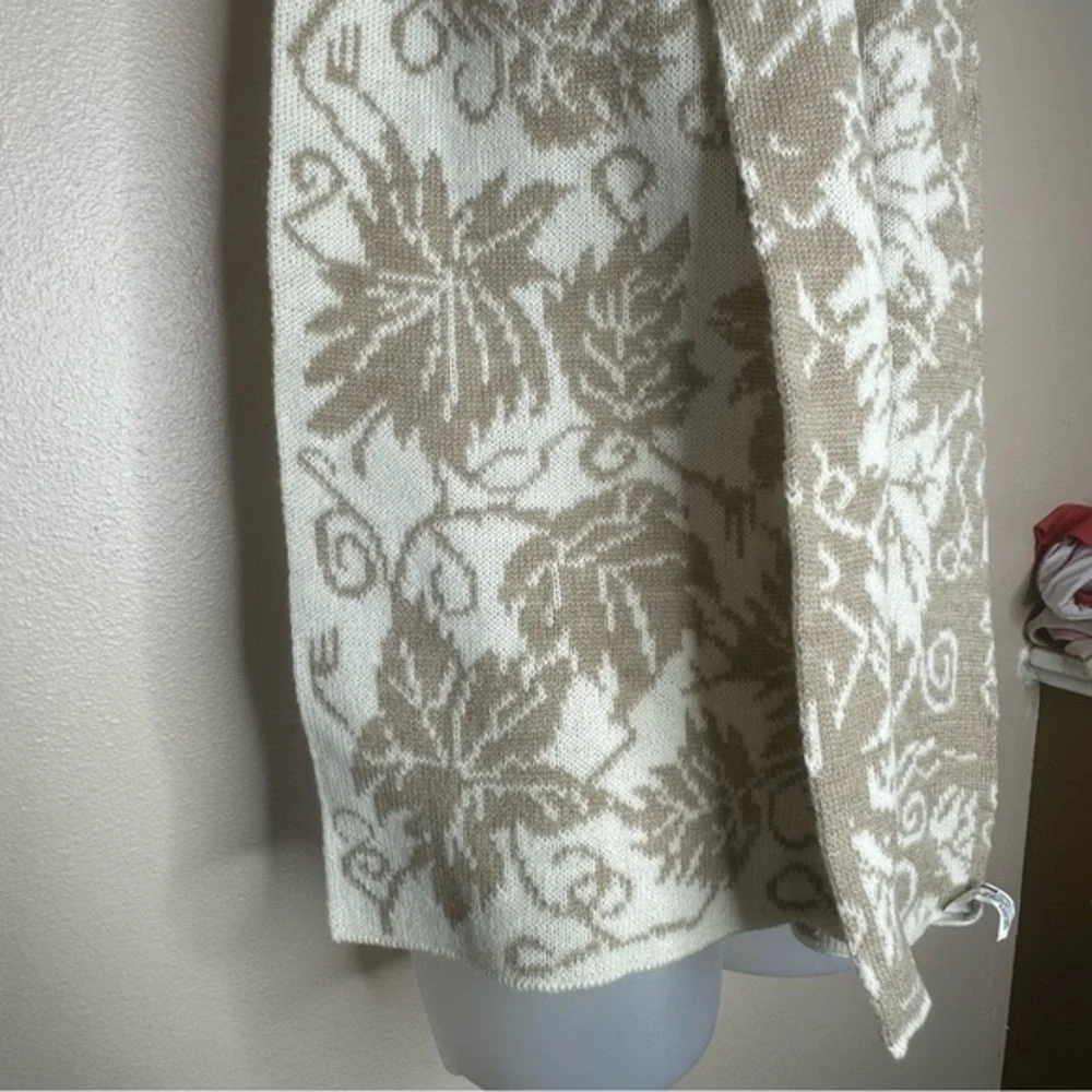 Isotoner‎ Women’s Knit leaf print wool blend reversible Scarf Multifunctional